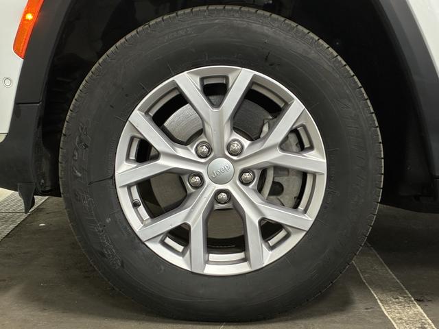 ジープ・グランドチェロキーＬ リミテッド　サンルーフ／アルパイン／ＡｐｐｌｅＣａｒＰｌａｙ／ＨＵＤ／インテリアリアフェイシングカメラ／全席シートヒーター／シートベンチレーター／ステアリングヒーター／サラウンドビューカメラ／ＬＥＤヘッドライト（12枚目）