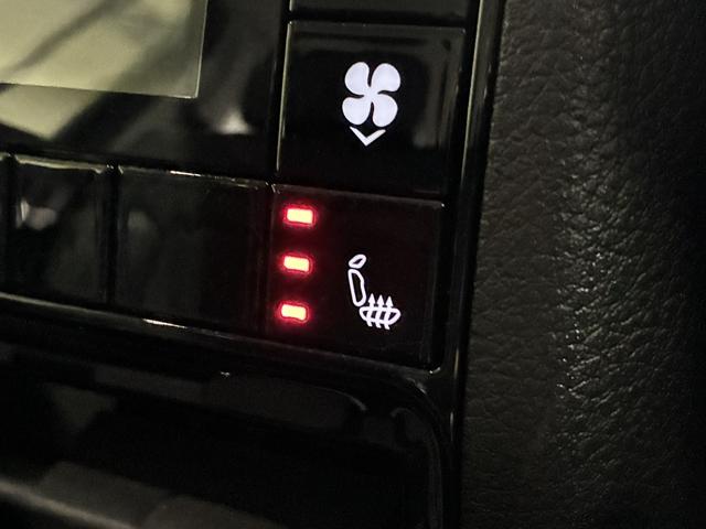 ジープ・グランドチェロキーＬ リミテッド　サンルーフ／アルパイン／ＡｐｐｌｅＣａｒＰｌａｙ／ＨＵＤ／インテリアリアフェイシングカメラ／全席シートヒーター／シートベンチレーター／ステアリングヒーター／サラウンドビューカメラ／ＬＥＤヘッドライト（26枚目）