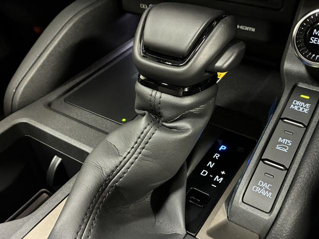 ランドクルーザー２５０ ＺＸ　寒冷地仕様／サンルーフ／ＪＢＬ／純正エンスタ／カラーＨＵＤ／デジタルインナーミラー／置くだけ充電／シートクーラー＆ヒーター／ステアリングヒーター／パワーバックドア／パノラミックビューモニター／純正ナビ（55枚目）