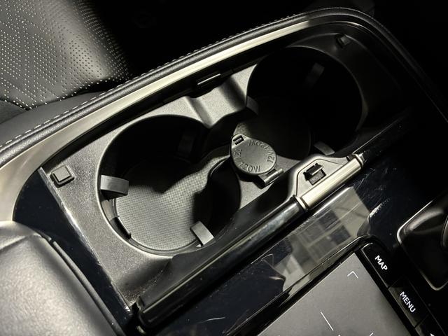 LS LS500h Fスポーツ サンルーフ/マクレビ/デジタルインナーミラー/エアサス/三眼フルLED/カラーHUD/シートクーラー&ヒーター/ステアリングヒーター/電動サンシェード/純正20インチAW/パノラミックビューモニター(56枚目)