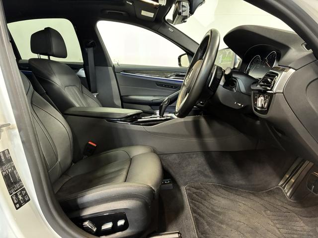 ５シリーズ ５４０ｉ　ｘＤｒｉｖｅ　Ｍスポーツ　サンルーフ／コンフォートＰＫＧ／イノベーションＰＫＧ／Ｈａｒｍａｎ／Ｋａｒｄｏｎサウンド／純正１９インチＡＷ／ＨＵＤ／ソフトクローズドア／ＢＭＷジェスチャーコントロール／マッサージ・シート（16枚目）