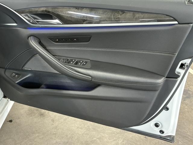 ５シリーズ ５４０ｉ　ｘＤｒｉｖｅ　Ｍスポーツ　サンルーフ／コンフォートＰＫＧ／イノベーションＰＫＧ／Ｈａｒｍａｎ／Ｋａｒｄｏｎサウンド／純正１９インチＡＷ／ＨＵＤ／ソフトクローズドア／ＢＭＷジェスチャーコントロール／マッサージ・シート（19枚目）