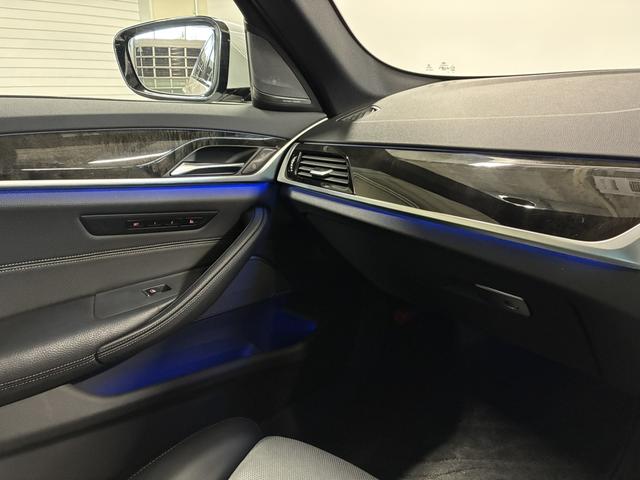 ５シリーズ ５４０ｉ　ｘＤｒｉｖｅ　Ｍスポーツ　サンルーフ／コンフォートＰＫＧ／イノベーションＰＫＧ／Ｈａｒｍａｎ／Ｋａｒｄｏｎサウンド／純正１９インチＡＷ／ＨＵＤ／ソフトクローズドア／ＢＭＷジェスチャーコントロール／マッサージ・シート（41枚目）