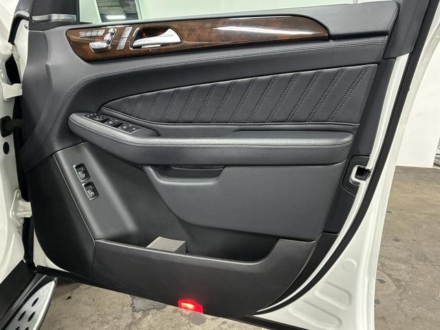 GLS GLS350d 4マチックスポーツ サンルーフ/ハーマンカードン/温冷機能付カップホルダー/AMG21インチAW/レーダーセーフティPKG/ドラレコ/全席シートヒーター/追従クルコン/LEDヘッドライト/純正ナビ&TV/360°カメラ(19枚目)