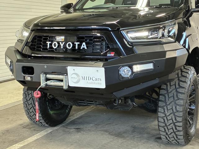 ハイラックス Ｚ　ＧＲスポーツ　３ｉｎｃリフトアップ／電動トノカバー／ウィンチバンパー／寒冷地仕様／アッパーマウント／レクセル１７インチアルミ／オープンカントリーＬＴ２８５／７０Ｒ１７／ＴＲＡＩＬウィンチバンパー（9枚目）