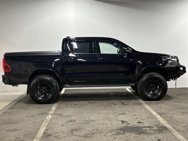 ハイラックス Ｚ　ＧＲスポーツ　３ｉｎｃリフトアップ／電動トノカバー／ウィンチバンパー／寒冷地仕様／アッパーマウント／レクセル１７インチアルミ／オープンカントリーＬＴ２８５／７０Ｒ１７／ＴＲＡＩＬウィンチバンパー（29枚目）