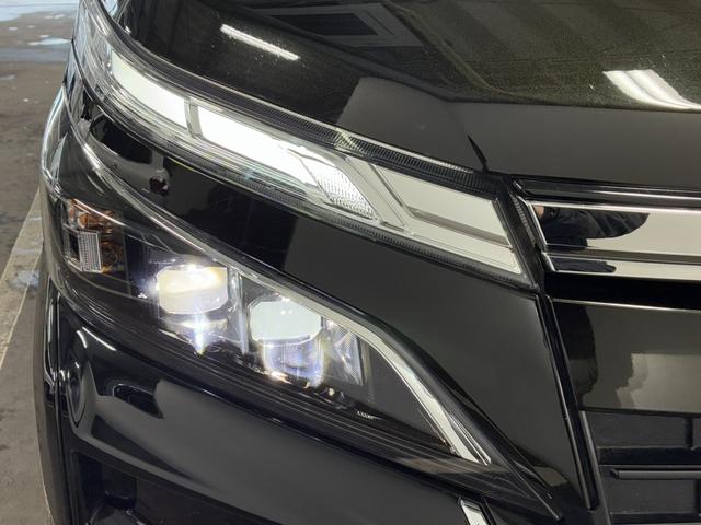 ヴォクシー ＺＳ　煌ＩＩＩ　１オ－ナ－／冬タイヤアルミ積込／寒冷地仕様／両側電動スライドドア／純正ナビ＆ＴＶ／純正エンジンスターター／ＬＥＤヘッドランプ／リヤオートエアコン／クルコン／トヨタセーフティセンス（12枚目）