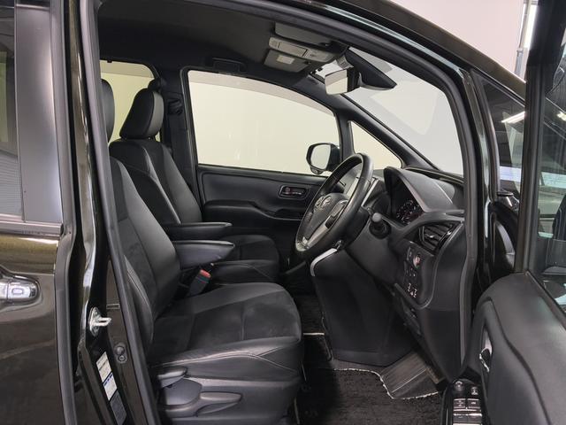 ヴォクシー ＺＳ　煌ＩＩＩ　１オ－ナ－／冬タイヤアルミ積込／寒冷地仕様／両側電動スライドドア／純正ナビ＆ＴＶ／純正エンジンスターター／ＬＥＤヘッドランプ／リヤオートエアコン／クルコン／トヨタセーフティセンス（17枚目）