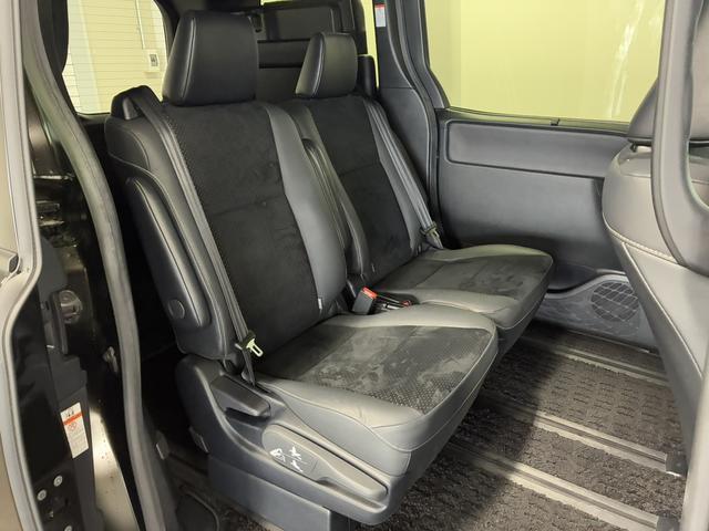 ヴォクシー ＺＳ　煌ＩＩＩ　１オ－ナ－／冬タイヤアルミ積込／寒冷地仕様／両側電動スライドドア／純正ナビ＆ＴＶ／純正エンジンスターター／ＬＥＤヘッドランプ／リヤオートエアコン／クルコン／トヨタセーフティセンス（19枚目）