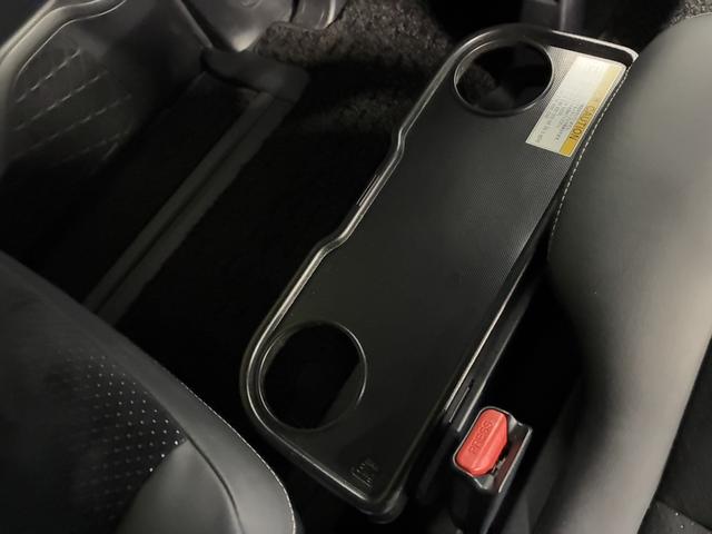 ヴォクシー ＺＳ　煌ＩＩＩ　１オ－ナ－／冬タイヤアルミ積込／寒冷地仕様／両側電動スライドドア／純正ナビ＆ＴＶ／純正エンジンスターター／ＬＥＤヘッドランプ／リヤオートエアコン／クルコン／トヨタセーフティセンス（21枚目）