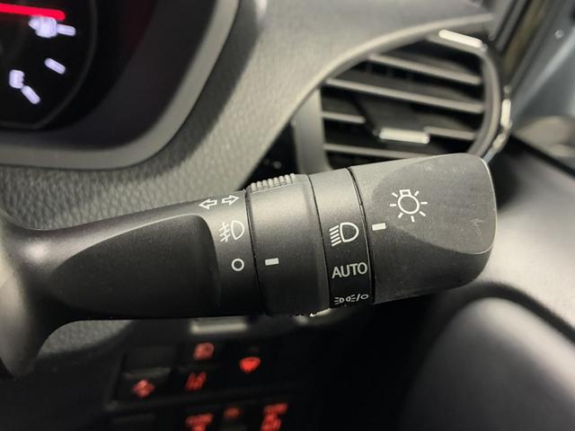 ヴォクシー ＺＳ　煌ＩＩＩ　１オ－ナ－／冬タイヤアルミ積込／寒冷地仕様／両側電動スライドドア／純正ナビ＆ＴＶ／純正エンジンスターター／ＬＥＤヘッドランプ／リヤオートエアコン／クルコン／トヨタセーフティセンス（29枚目）