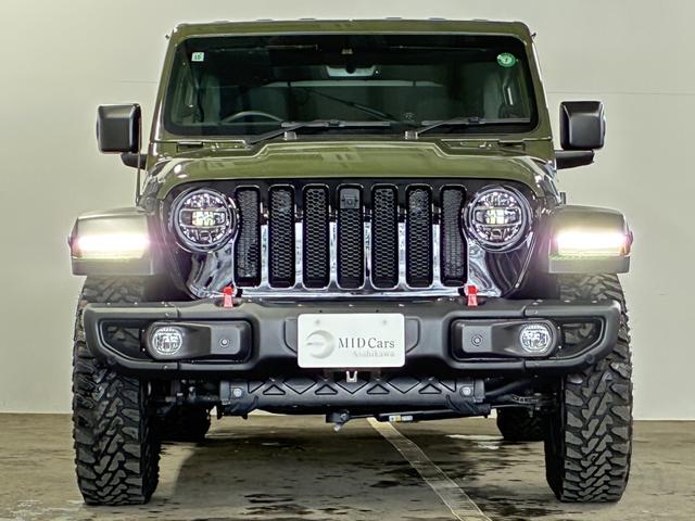 ジープ・ラングラーアンリミテッド ウィリス　１００台限定車／ＵＳ仕様バンパー／専用フロントグリル／専用１７インチＡＷ／ＡｐｐｌｅＣａｒＰｌａｙ／Ａｎｄｒｏｉｄ　Ａｕｔｏ／ＬＥＤヘッドライト／追従クルコン／Ｆ・Ｒ・Ｓカメラ／自動防眩ミラー（3枚目）