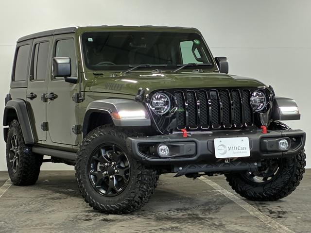 ジープ・ラングラーアンリミテッド ウィリス　１００台限定車／ＵＳ仕様バンパー／専用フロントグリル／専用１７インチＡＷ／ＡｐｐｌｅＣａｒＰｌａｙ／Ａｎｄｒｏｉｄ　Ａｕｔｏ／ＬＥＤヘッドライト／追従クルコン／Ｆ・Ｒ・Ｓカメラ／自動防眩ミラー（4枚目）