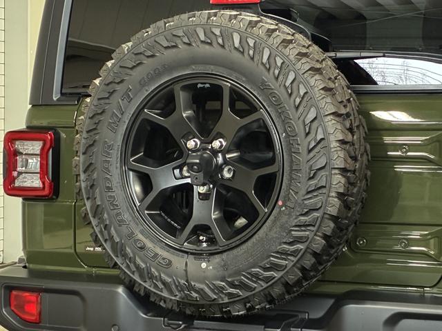 ジープ・ラングラーアンリミテッド ウィリス　１００台限定車／ＵＳ仕様バンパー／専用フロントグリル／専用１７インチＡＷ／ＡｐｐｌｅＣａｒＰｌａｙ／Ａｎｄｒｏｉｄ　Ａｕｔｏ／ＬＥＤヘッドライト／追従クルコン／Ｆ・Ｒ・Ｓカメラ／自動防眩ミラー（11枚目）