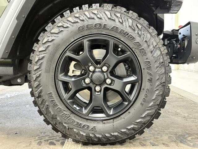 ジープ・ラングラーアンリミテッド ウィリス　１００台限定車／ＵＳ仕様バンパー／専用フロントグリル／専用１７インチＡＷ／ＡｐｐｌｅＣａｒＰｌａｙ／Ａｎｄｒｏｉｄ　Ａｕｔｏ／ＬＥＤヘッドライト／追従クルコン／Ｆ・Ｒ・Ｓカメラ／自動防眩ミラー（12枚目）