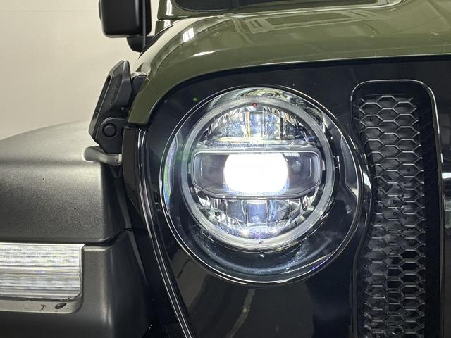 ジープ・ラングラーアンリミテッド ウィリス　１００台限定車／ＵＳ仕様バンパー／専用フロントグリル／専用１７インチＡＷ／ＡｐｐｌｅＣａｒＰｌａｙ／Ａｎｄｒｏｉｄ　Ａｕｔｏ／ＬＥＤヘッドライト／追従クルコン／Ｆ・Ｒ・Ｓカメラ／自動防眩ミラー（13枚目）