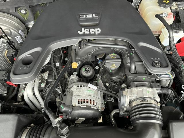 ジープ・ラングラーアンリミテッド ウィリス　１００台限定車／ＵＳ仕様バンパー／専用フロントグリル／専用１７インチＡＷ／ＡｐｐｌｅＣａｒＰｌａｙ／Ａｎｄｒｏｉｄ　Ａｕｔｏ／ＬＥＤヘッドライト／追従クルコン／Ｆ・Ｒ・Ｓカメラ／自動防眩ミラー（14枚目）