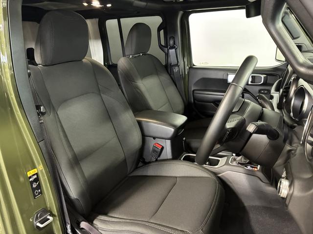 ジープ・ラングラーアンリミテッド ウィリス　１００台限定車／ＵＳ仕様バンパー／専用フロントグリル／専用１７インチＡＷ／ＡｐｐｌｅＣａｒＰｌａｙ／Ａｎｄｒｏｉｄ　Ａｕｔｏ／ＬＥＤヘッドライト／追従クルコン／Ｆ・Ｒ・Ｓカメラ／自動防眩ミラー（16枚目）