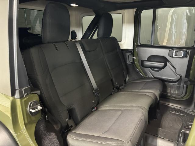 ジープ・ラングラーアンリミテッド ウィリス　１００台限定車／ＵＳ仕様バンパー／専用フロントグリル／専用１７インチＡＷ／ＡｐｐｌｅＣａｒＰｌａｙ／Ａｎｄｒｏｉｄ　Ａｕｔｏ／ＬＥＤヘッドライト／追従クルコン／Ｆ・Ｒ・Ｓカメラ／自動防眩ミラー（22枚目）