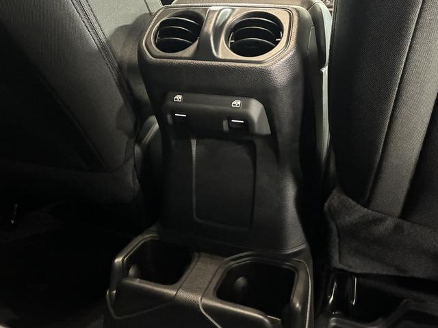 ジープ・ラングラーアンリミテッド ウィリス　１００台限定車／ＵＳ仕様バンパー／専用フロントグリル／専用１７インチＡＷ／ＡｐｐｌｅＣａｒＰｌａｙ／Ａｎｄｒｏｉｄ　Ａｕｔｏ／ＬＥＤヘッドライト／追従クルコン／Ｆ・Ｒ・Ｓカメラ／自動防眩ミラー（23枚目）