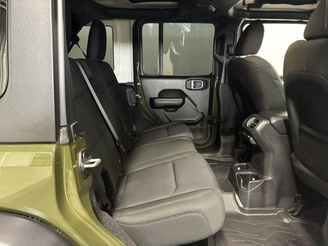 ジープ・ラングラーアンリミテッド ウィリス　１００台限定車／ＵＳ仕様バンパー／専用フロントグリル／専用１７インチＡＷ／ＡｐｐｌｅＣａｒＰｌａｙ／Ａｎｄｒｏｉｄ　Ａｕｔｏ／ＬＥＤヘッドライト／追従クルコン／Ｆ・Ｒ・Ｓカメラ／自動防眩ミラー（24枚目）