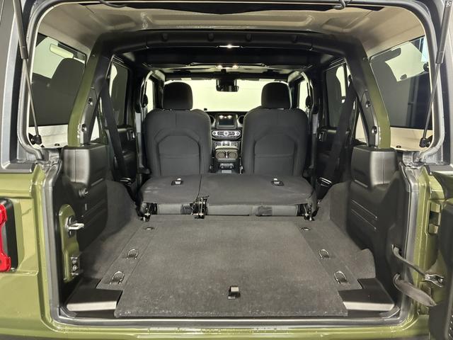 ジープ・ラングラーアンリミテッド ウィリス　１００台限定車／ＵＳ仕様バンパー／専用フロントグリル／専用１７インチＡＷ／ＡｐｐｌｅＣａｒＰｌａｙ／Ａｎｄｒｏｉｄ　Ａｕｔｏ／ＬＥＤヘッドライト／追従クルコン／Ｆ・Ｒ・Ｓカメラ／自動防眩ミラー（26枚目）