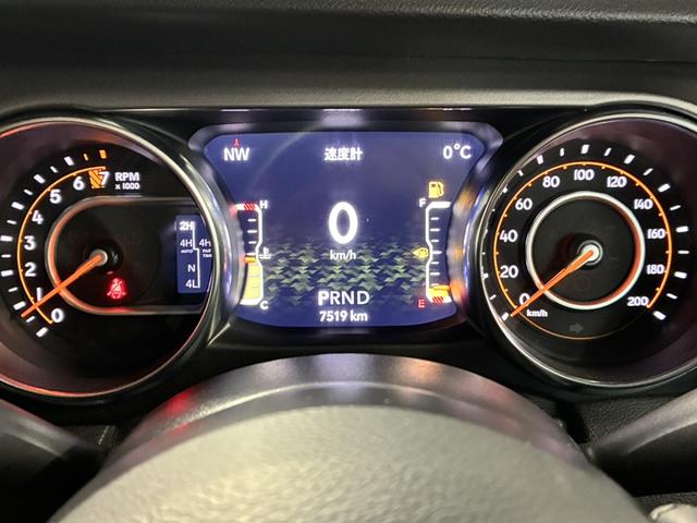 ジープ・ラングラーアンリミテッド ウィリス　１００台限定車／ＵＳ仕様バンパー／専用フロントグリル／専用１７インチＡＷ／ＡｐｐｌｅＣａｒＰｌａｙ／Ａｎｄｒｏｉｄ　Ａｕｔｏ／ＬＥＤヘッドライト／追従クルコン／Ｆ・Ｒ・Ｓカメラ／自動防眩ミラー（28枚目）