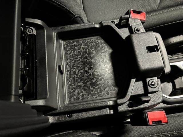 ジープ・ラングラーアンリミテッド ウィリス　１００台限定車／ＵＳ仕様バンパー／専用フロントグリル／専用１７インチＡＷ／ＡｐｐｌｅＣａｒＰｌａｙ／Ａｎｄｒｏｉｄ　Ａｕｔｏ／ＬＥＤヘッドライト／追従クルコン／Ｆ・Ｒ・Ｓカメラ／自動防眩ミラー（44枚目）