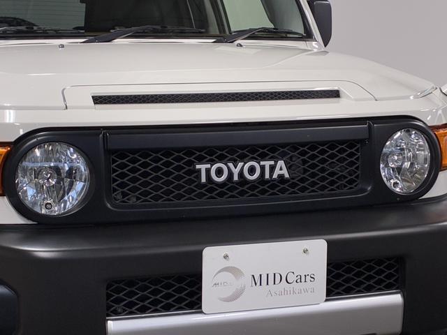 ＦＪクルーザー カラーパッケージ　夏・冬タイヤ付／ＰＥＮＤＬＴＯＮシートカバー／ＢａｊａＲａｃｋルーフキャリア／寒冷地仕様／Ｆ１インチアップ／ブラックグリル／ドラレコ付デジタルミラー／サイドステップ／純正ナビ＆ＴＶ／バックカメラ（10枚目）