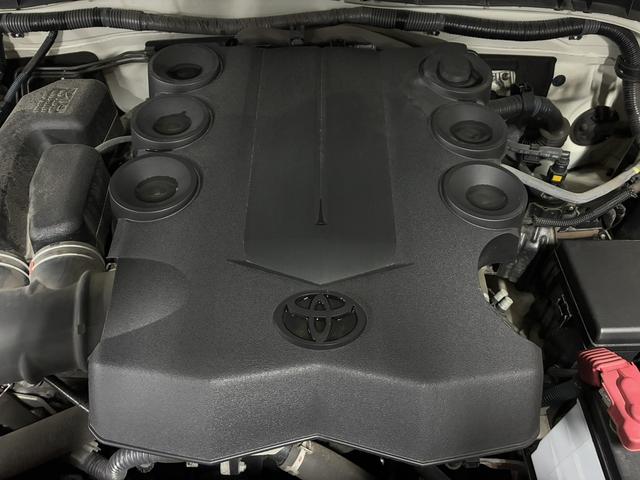 ＦＪクルーザー カラーパッケージ　夏・冬タイヤ付／ＰＥＮＤＬＴＯＮシートカバー／ＢａｊａＲａｃｋルーフキャリア／寒冷地仕様／Ｆ１インチアップ／ブラックグリル／ドラレコ付デジタルミラー／サイドステップ／純正ナビ＆ＴＶ／バックカメラ（18枚目）