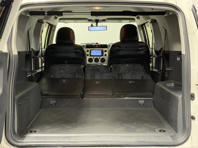 ＦＪクルーザー カラーパッケージ　夏・冬タイヤ付／ＰＥＮＤＬＴＯＮシートカバー／ＢａｊａＲａｃｋルーフキャリア／寒冷地仕様／Ｆ１インチアップ／ブラックグリル／ドラレコ付デジタルミラー／サイドステップ／純正ナビ＆ＴＶ／バックカメラ（27枚目）