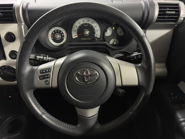 ＦＪクルーザー カラーパッケージ　夏・冬タイヤ付／ＰＥＮＤＬＴＯＮシートカバー／ＢａｊａＲａｃｋルーフキャリア／寒冷地仕様／Ｆ１インチアップ／ブラックグリル／ドラレコ付デジタルミラー／サイドステップ／純正ナビ＆ＴＶ／バックカメラ（28枚目）