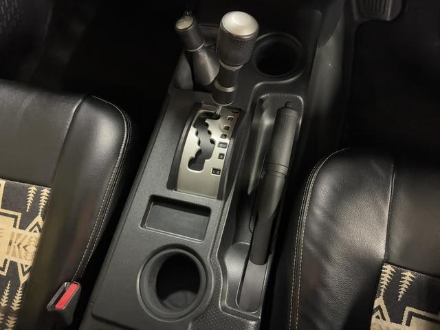 ＦＪクルーザー カラーパッケージ　夏・冬タイヤ付／ＰＥＮＤＬＴＯＮシートカバー／ＢａｊａＲａｃｋルーフキャリア／寒冷地仕様／Ｆ１インチアップ／ブラックグリル／ドラレコ付デジタルミラー／サイドステップ／純正ナビ＆ＴＶ／バックカメラ（45枚目）