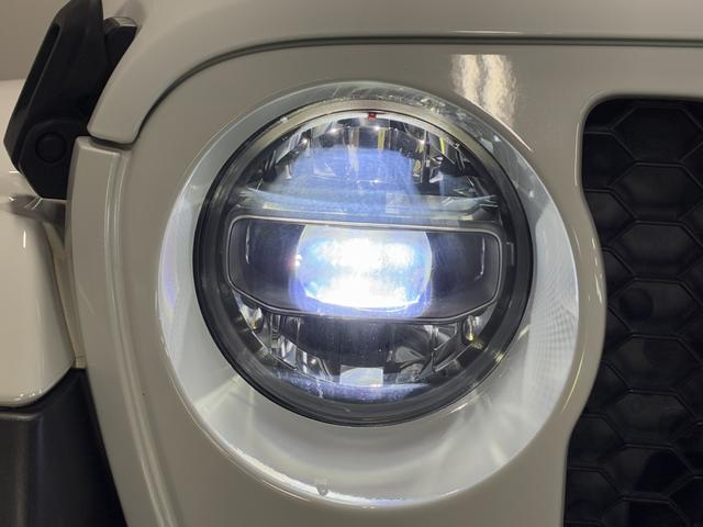 ジープ・ラングラーアンリミテッド サハラ　ドラレコ付きデジタルミラー／ＡｐｐｌｅＣａｒＰｌａｙ／アルパイン／純正１８インチＡＷ／黒革／シートヒーター／オートハイビーム／追従クルコン／サイドステップ／ＬＥＤヘッドライト／純正ナビ＆ＴＶ（11枚目）