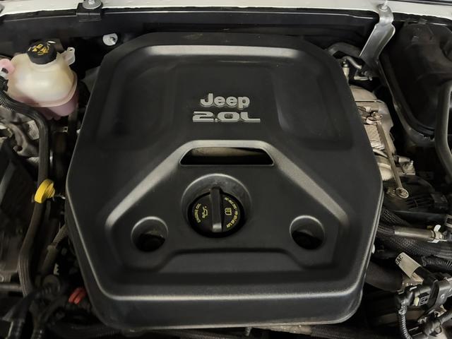 ジープ・ラングラーアンリミテッド サハラ　ドラレコ付きデジタルミラー／ＡｐｐｌｅＣａｒＰｌａｙ／アルパイン／純正１８インチＡＷ／黒革／シートヒーター／オートハイビーム／追従クルコン／サイドステップ／ＬＥＤヘッドライト／純正ナビ＆ＴＶ（12枚目）