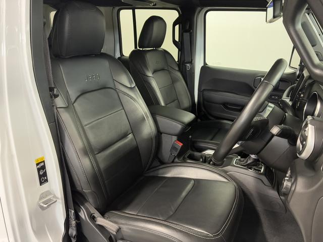 ジープ・ラングラーアンリミテッド サハラ　ドラレコ付きデジタルミラー／ＡｐｐｌｅＣａｒＰｌａｙ／アルパイン／純正１８インチＡＷ／黒革／シートヒーター／オートハイビーム／追従クルコン／サイドステップ／ＬＥＤヘッドライト／純正ナビ＆ＴＶ（15枚目）