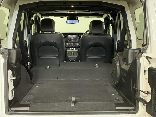 ジープ・ラングラーアンリミテッド サハラ　ドラレコ付きデジタルミラー／ＡｐｐｌｅＣａｒＰｌａｙ／アルパイン／純正１８インチＡＷ／黒革／シートヒーター／オートハイビーム／追従クルコン／サイドステップ／ＬＥＤヘッドライト／純正ナビ＆ＴＶ（21枚目）