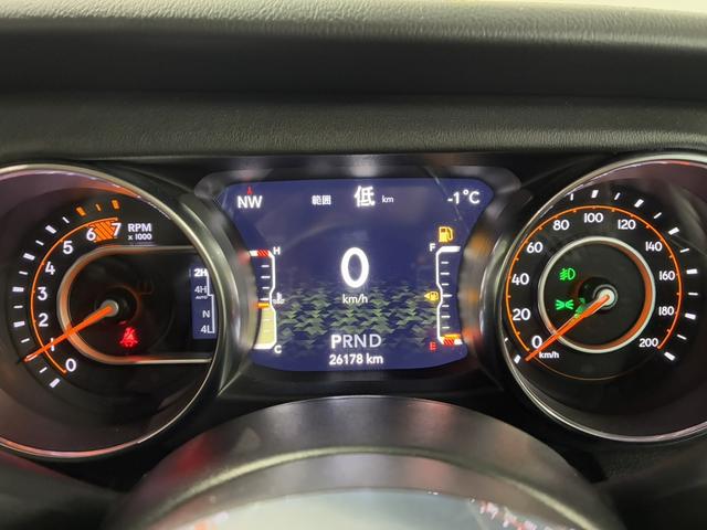 ジープ・ラングラーアンリミテッド サハラ　ドラレコ付きデジタルミラー／ＡｐｐｌｅＣａｒＰｌａｙ／アルパイン／純正１８インチＡＷ／黒革／シートヒーター／オートハイビーム／追従クルコン／サイドステップ／ＬＥＤヘッドライト／純正ナビ＆ＴＶ（24枚目）