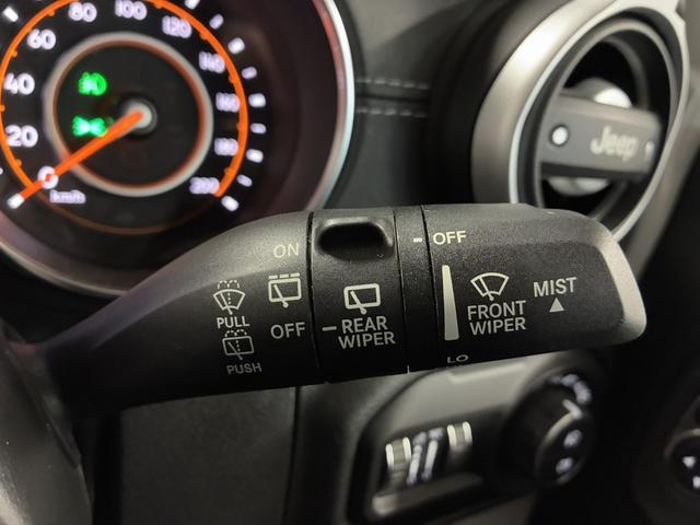 ジープ・ラングラーアンリミテッド サハラ　ドラレコ付きデジタルミラー／ＡｐｐｌｅＣａｒＰｌａｙ／アルパイン／純正１８インチＡＷ／黒革／シートヒーター／オートハイビーム／追従クルコン／サイドステップ／ＬＥＤヘッドライト／純正ナビ＆ＴＶ（26枚目）