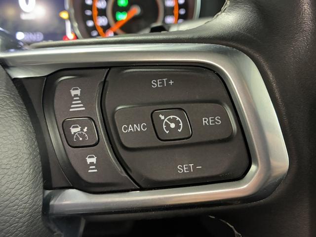 ジープ・ラングラーアンリミテッド サハラ　ドラレコ付きデジタルミラー／ＡｐｐｌｅＣａｒＰｌａｙ／アルパイン／純正１８インチＡＷ／黒革／シートヒーター／オートハイビーム／追従クルコン／サイドステップ／ＬＥＤヘッドライト／純正ナビ＆ＴＶ（28枚目）