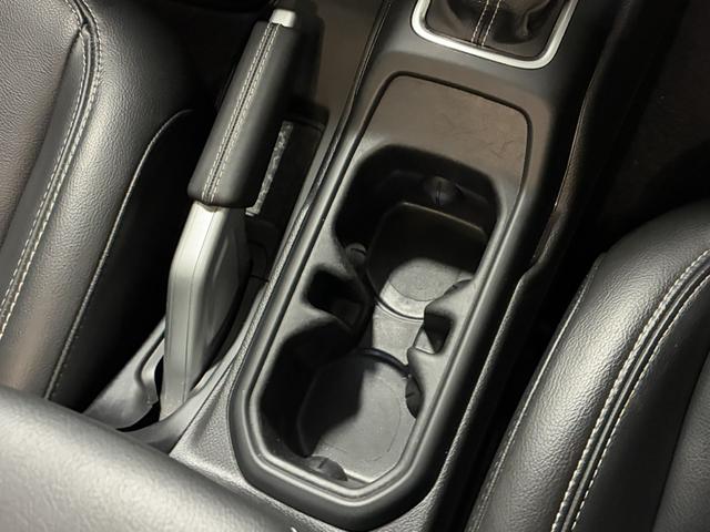 ジープ・ラングラーアンリミテッド サハラ　ドラレコ付きデジタルミラー／ＡｐｐｌｅＣａｒＰｌａｙ／アルパイン／純正１８インチＡＷ／黒革／シートヒーター／オートハイビーム／追従クルコン／サイドステップ／ＬＥＤヘッドライト／純正ナビ＆ＴＶ（40枚目）