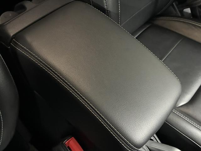 ジープ・ラングラーアンリミテッド サハラ　ドラレコ付きデジタルミラー／ＡｐｐｌｅＣａｒＰｌａｙ／アルパイン／純正１８インチＡＷ／黒革／シートヒーター／オートハイビーム／追従クルコン／サイドステップ／ＬＥＤヘッドライト／純正ナビ＆ＴＶ（43枚目）