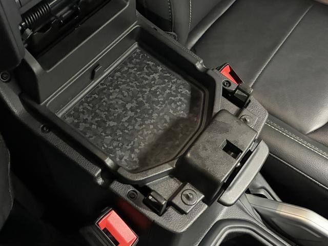 ジープ・ラングラーアンリミテッド サハラ　ドラレコ付きデジタルミラー／ＡｐｐｌｅＣａｒＰｌａｙ／アルパイン／純正１８インチＡＷ／黒革／シートヒーター／オートハイビーム／追従クルコン／サイドステップ／ＬＥＤヘッドライト／純正ナビ＆ＴＶ（44枚目）