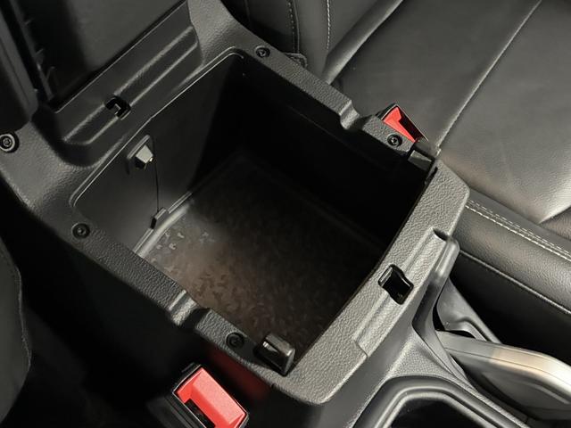 ジープ・ラングラーアンリミテッド サハラ　ドラレコ付きデジタルミラー／ＡｐｐｌｅＣａｒＰｌａｙ／アルパイン／純正１８インチＡＷ／黒革／シートヒーター／オートハイビーム／追従クルコン／サイドステップ／ＬＥＤヘッドライト／純正ナビ＆ＴＶ（45枚目）