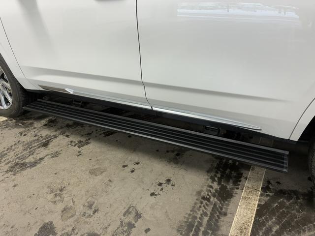 キャデラックエスカレード プラチナム　サンルーフ／ＡＫＧサウンド／後席モニター／後席ＴＶチューナー／ＡｐｐｌｅＣａｒＰｌａｙ＆ＡｎｄｒｏｉｄＡｕｔｏ／エアサス／電動サイドステップ／純正２２インチＡＷ／マトリックスＬＥＤヘッドライト／ＨＵＤ（12枚目）