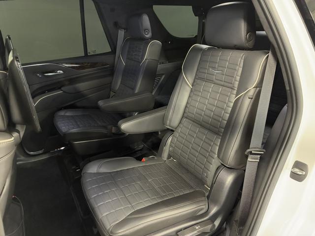 キャデラックエスカレード プラチナム　サンルーフ／ＡＫＧサウンド／後席モニター／後席ＴＶチューナー／ＡｐｐｌｅＣａｒＰｌａｙ＆ＡｎｄｒｏｉｄＡｕｔｏ／エアサス／電動サイドステップ／純正２２インチＡＷ／マトリックスＬＥＤヘッドライト／ＨＵＤ（26枚目）