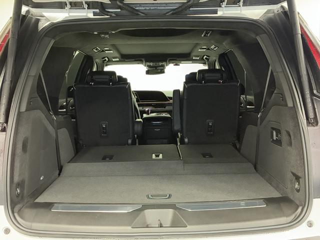 キャデラックエスカレード プラチナム　サンルーフ／ＡＫＧサウンド／後席モニター／後席ＴＶチューナー／ＡｐｐｌｅＣａｒＰｌａｙ＆ＡｎｄｒｏｉｄＡｕｔｏ／エアサス／電動サイドステップ／純正２２インチＡＷ／マトリックスＬＥＤヘッドライト／ＨＵＤ（33枚目）