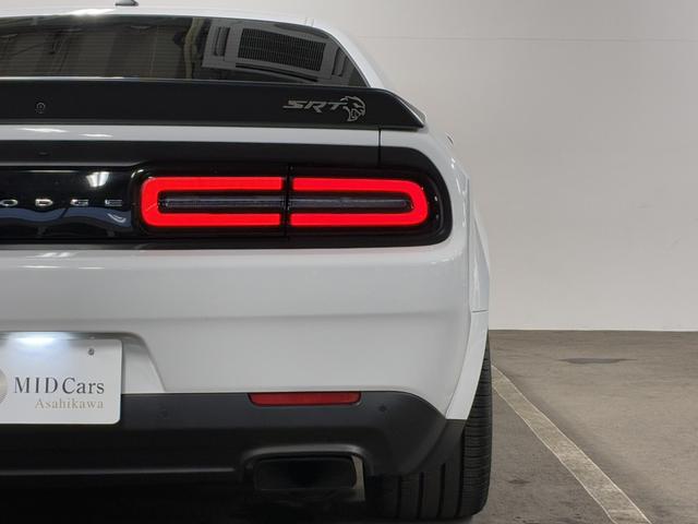 ダッジ・チャレンジャー SRT ヘルキャット 新車並行/フルオリジナル/ワイドボディ/サンルーフ/ハーマンカードン/Brembokキャリパー/AppleCarPlay&AndroidAuto/シートベンチレーション&ヒーター/ステアリングヒーター(4枚目)