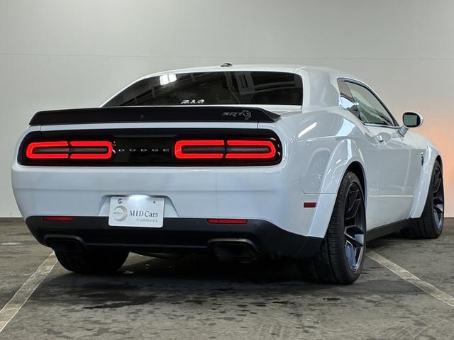ダッジ・チャレンジャー SRT ヘルキャット 新車並行/フルオリジナル/ワイドボディ/サンルーフ/ハーマンカードン/Brembokキャリパー/AppleCarPlay&AndroidAuto/シートベンチレーション&ヒーター/ステアリングヒーター(8枚目)