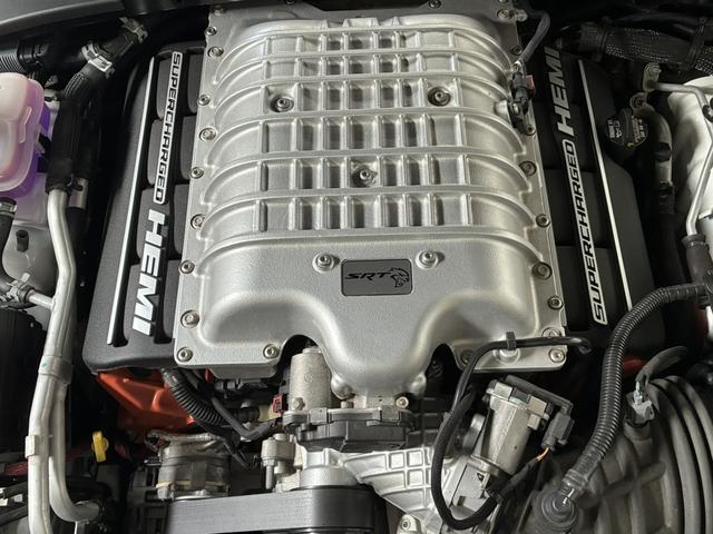 ダッジ・チャレンジャー SRT ヘルキャット 新車並行/フルオリジナル/ワイドボディ/サンルーフ/ハーマンカードン/Brembokキャリパー/AppleCarPlay&AndroidAuto/シートベンチレーション&ヒーター/ステアリングヒーター(21枚目)